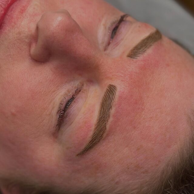 Red head tones and skin. 
No problem faux brown and autumn gold to the rescue! 

call/text 07932751046 christina@glasgowbrows.com @christina_james_ink glasgowbrows.com 
xoxo  Christina 

Microblading 🤍 Eyeliner Tattoo🤍 Lip Blush🤍permanent makeup🤍westend glasgow🤍eyebrows  #eyebrowsglasgow #glasgowwestend #permanentmakeup #microbladingglasgow